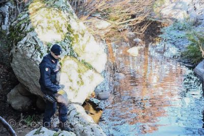 I Carabinieri nel punto in cui è stata soccorsa la donna