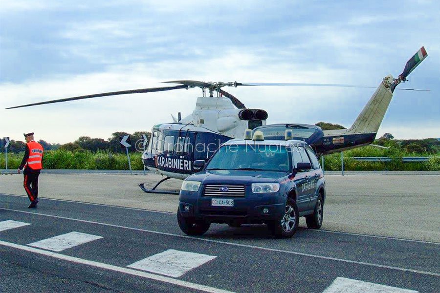 Blitz dei Carabinieri con l’ausilio di un elicottero: fermata coppia di stranieri autori del furto di un bracciale d’oro e di 8000 euro
