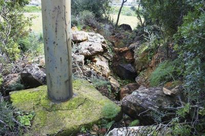 Il palo della luce installato sulla Tomba dei Giganti (foto F. Serreli, Nurnet)