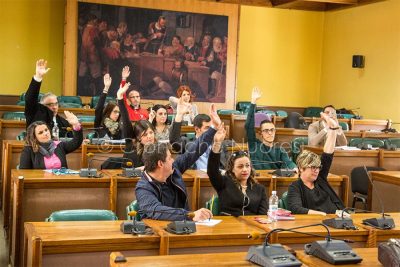 Il momento del voto in Consiglio comunale (foto S.Novellu)
