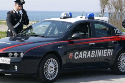 Carabinieri durante un posto di blocco