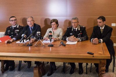 La conferenza stampa per l'arresto dei presunti assassini di Gianluca Monni (foto Cronache Nuoresi)