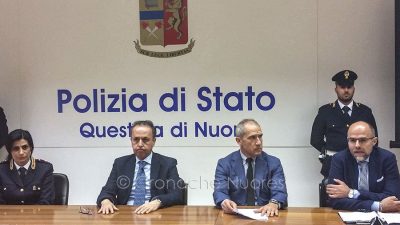 La conferenza stampa in Questura sugli arresti per i maltrattamenti (foto Cronache Nuoresi)