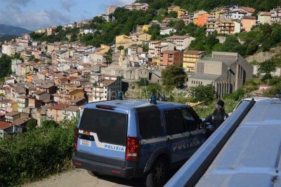 Desulo, posto di blocco della Polizia