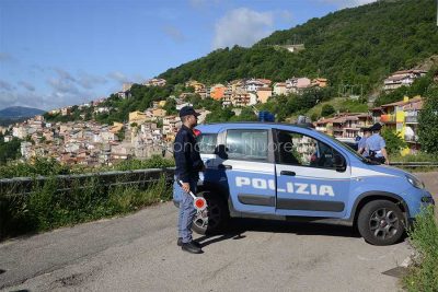 Desulo, posto di blocco della Polizia