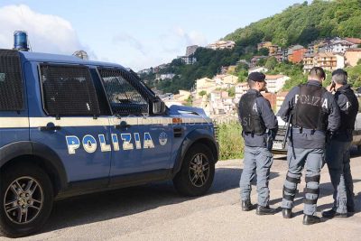 Desulo, posto di blocco della Polizia