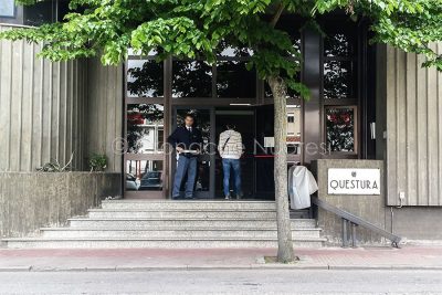 L'ingresso della Questura di Nuoro (foto S.Novellu)