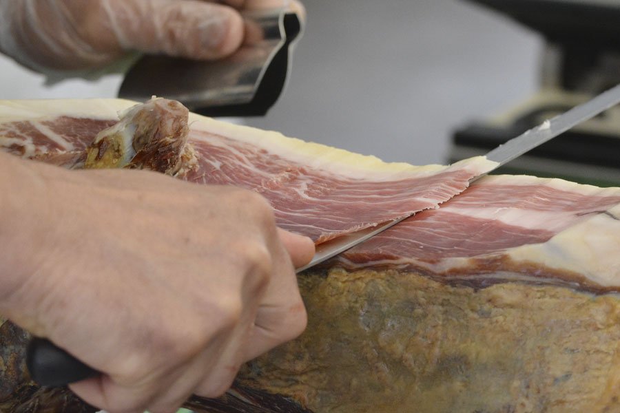 Un supermercato di Siniscola cerca un commesso e un salumiere
