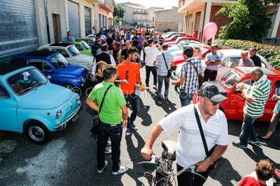 Sarule, un'immagine della passata edizione del Raduno regionale di auto e moto storiche (foto S.Novellu)