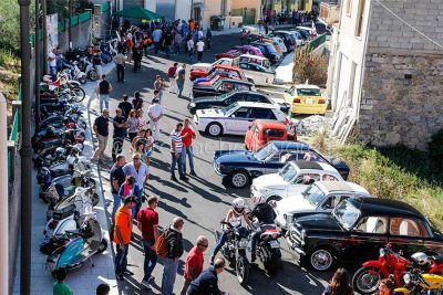 Sarule, un'immagine della passata edizione del Raduno regionale di auto e moto storiche (foto S.Novellu)