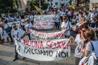 Un momento della manifestazione sulla Buona Scuola a Nuoro (foto S.Novellu)