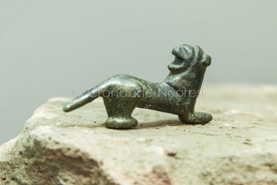 Un bronzetto custodito al Museo Archeologico di Nuoro (© foto S.Novellu)
