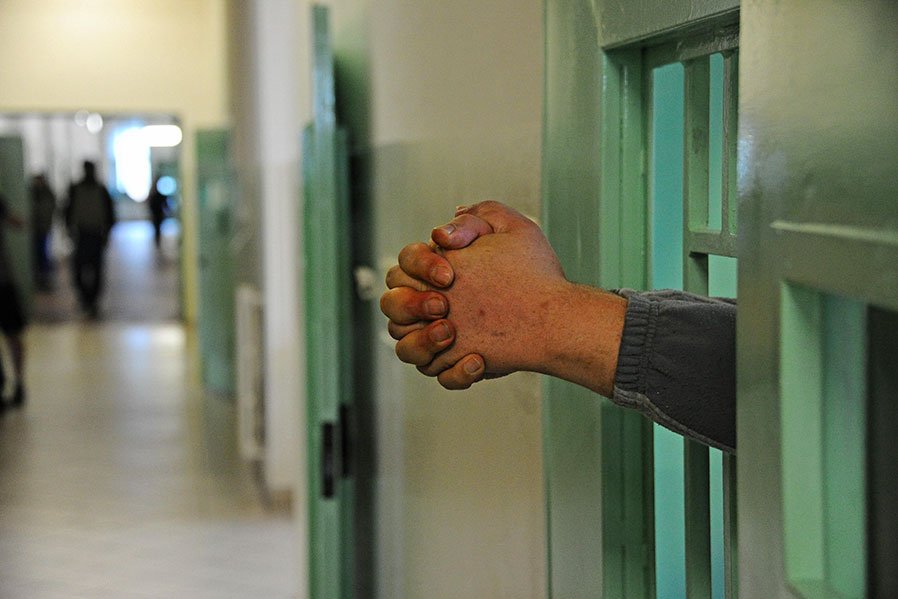 Sostanze stupefacenti dentro la colonia penale: bloccato un progetto di coltivazione di marijuana dei detenuti