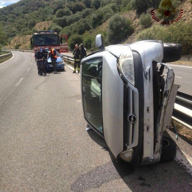 Nuoro. Perde il controllo dell’auto ribaltandosi all’altezza di Marreri: un ferito