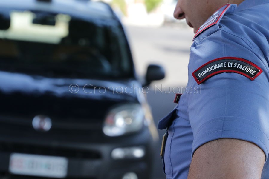 Atti osceni davanti a minori e minacce: 36enne in manette