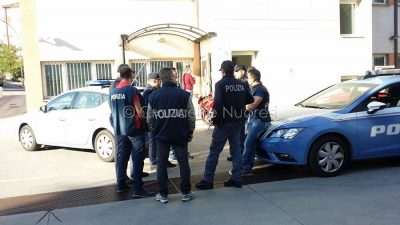 La Polizia mette i sigilli alla Struttura (© Salvatore Novellu)
