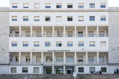Nuoro, uno scorcio del Tribunale (foto Cronache Nuoresi)