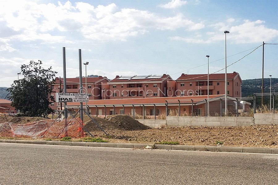 Saiu: “No allo scippo della Caserma di Prato Sardo”.  Lavori mai consegnati perché il Comune di Nuoro non ha pagato l’impresa