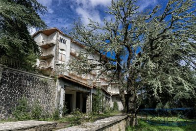 L'Ex Albergo ESIT sul Monte Ortobene (foto S.Novellu)