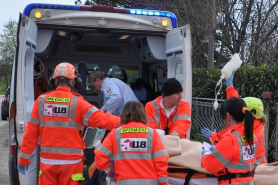 Incendio in una casa a Lanusei: 45enne intossicato