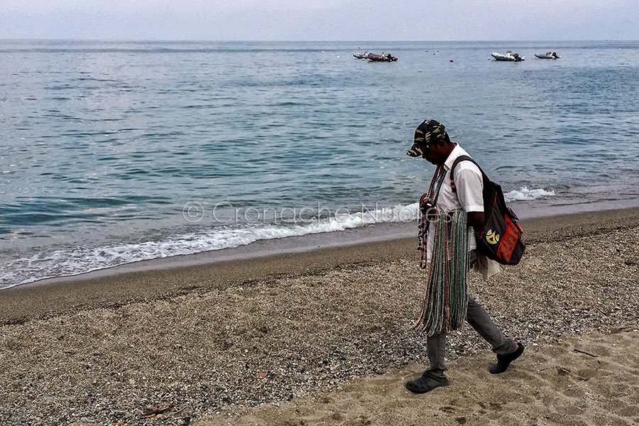 Controlli sulle spiagge: sanzioni agli ambulanti per oltre 30 mila euro