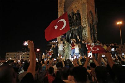 Un'immagine del golpe in Turchia