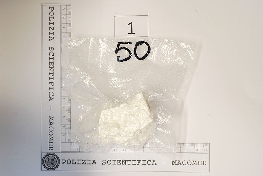 “Beccato” dalla Stradale con 70 grammi di cocaina: pregiudicato in manette