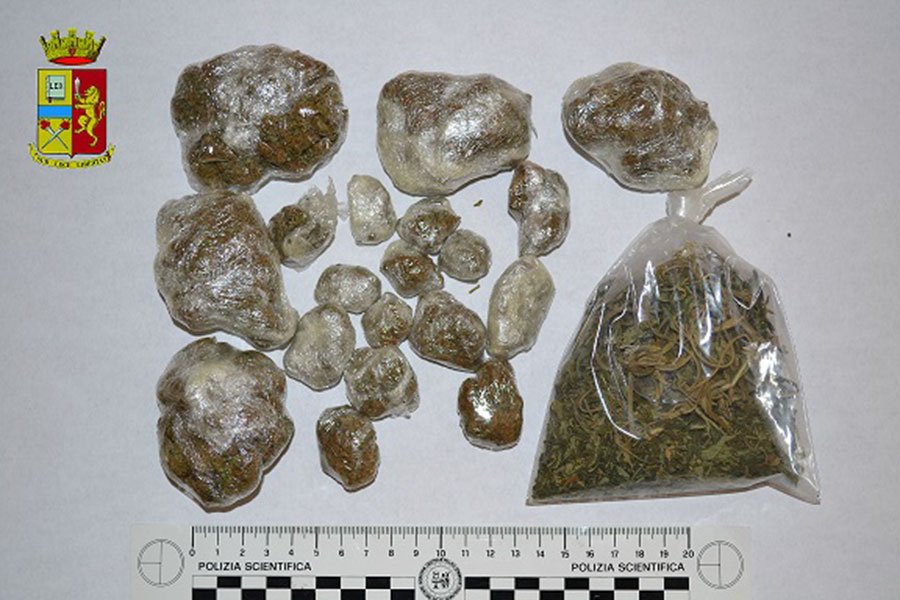 Fermati con 100 grammi di marijuana: coppia finisce nei guai