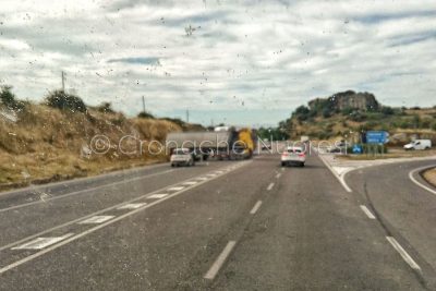 La scena dello scampato incidente sulla 131 (foto Cronache Nuoresi)