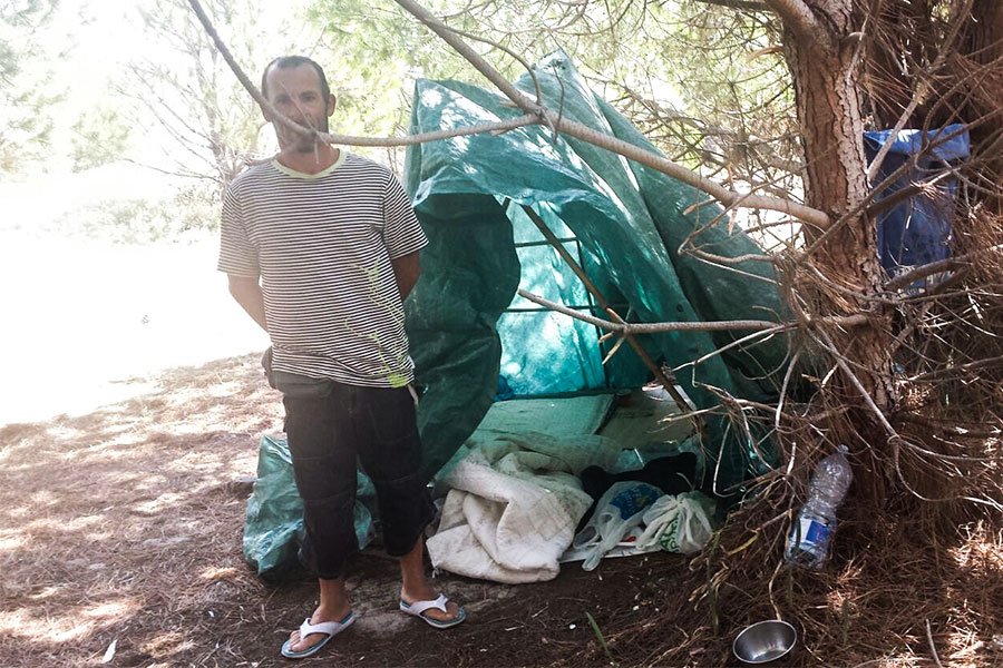 Pregiudicato e evaso dal carcere fermato con due coltelli torna in manette