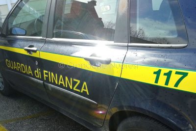 Un'auto della Guardia di finanza