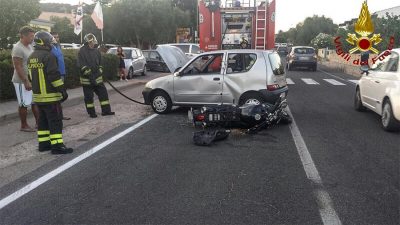 La moto e la Fiat 600 subito dopo l'incidente