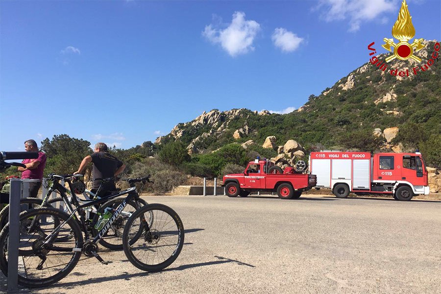 Ciclista si infortuna nel corso di un’escursione a Capo Comino e finisce in ospedale
