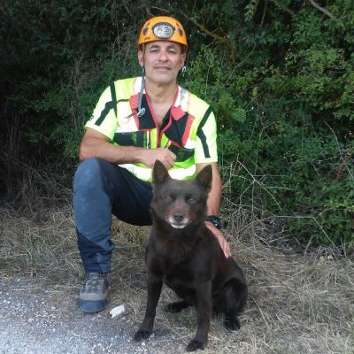 Andrea Cuboni con l'unità cinofila KinK