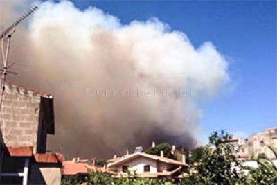 Le fiamme viste dall'abitato di Scano Mortiferro (foto Silvia Delogu)