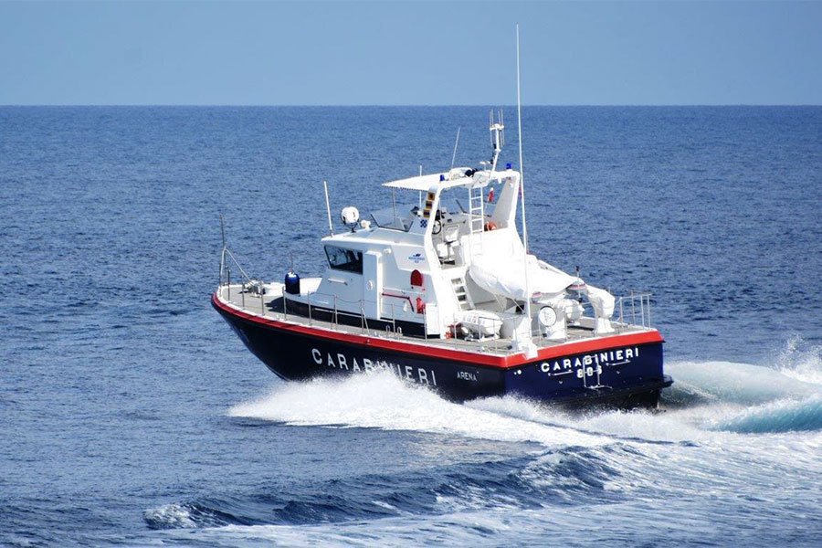 Completamente nudo si masturba in spiaggia davanti ai bagnanti: denunciato dai Carabinieri