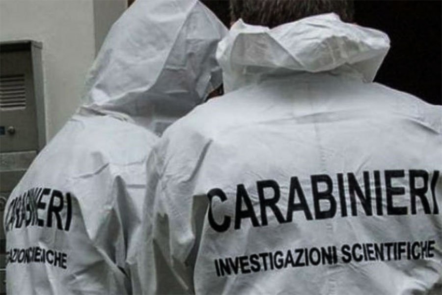 Cartuccia inesplosa sul parabrezza: gesto intimidatorio verso un 65enne