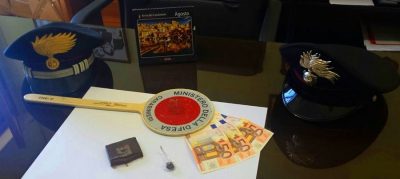 La droga e i soldi sequestrati dai Carabinieri