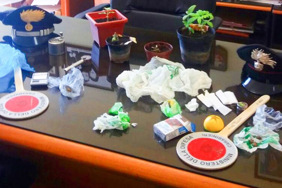 Sorpresi con cocaina e marijuana: denunciati due 20enni e un 24enne