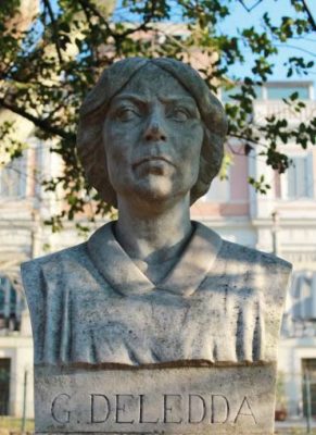 Roma, busto della Deledda opera di Amelia Camboni al Pincio
