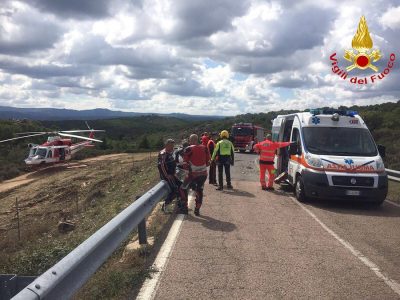 Le operazioni di soccorso al motociclista sulla 389