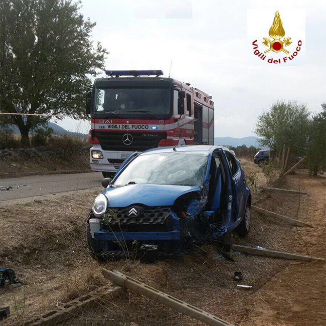 Scontro frontale tra due auto nel pomeriggio a Su Gologone