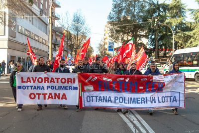 Lavoratori di Ottana Polimeri (foto S.Novellu)