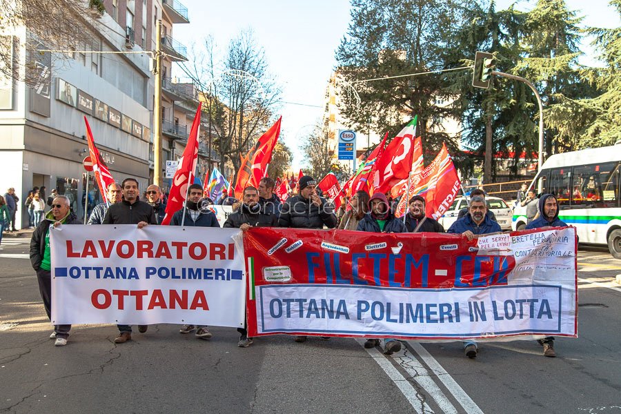 Cronaca di una morte annunciata: “noi lavoratori di Ottana Polimeri abbandonati dalla politica e dai sindacati”