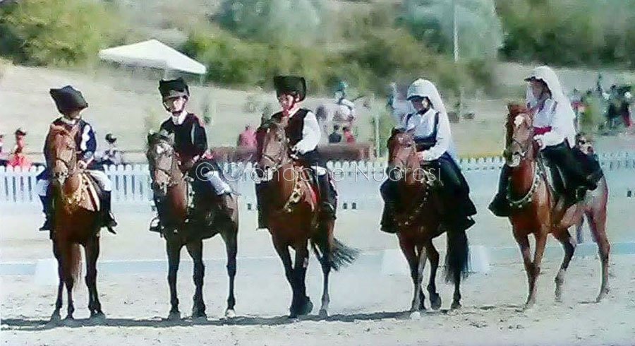 Giovani fantini sardi si sono esibiti con successo alle Ponyadi 2016 di Alviano