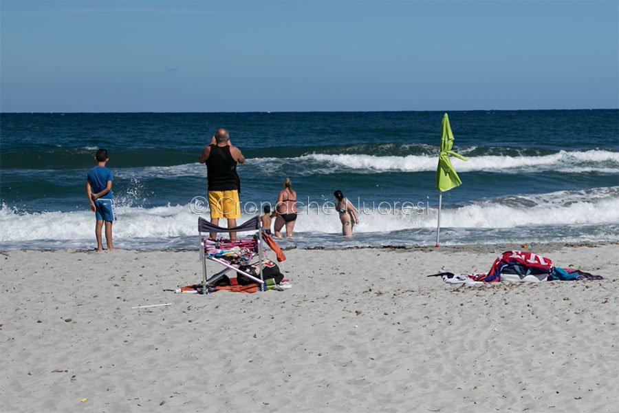 Turista tedesco annega mentre tenta di salvare la figlia nelle acque di Budoni