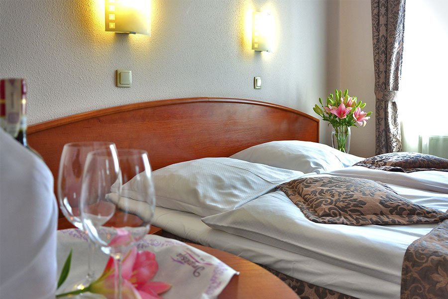 Orosei: un albergo ricerca diverse figure professionali