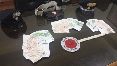 I soldi rubati dalla commessa