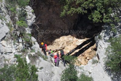 Escursionisti sul Supramonte (foto S.Satta)