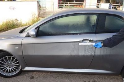 Una delle Alfa Romeo oggetto delle attenzioni dei ladri